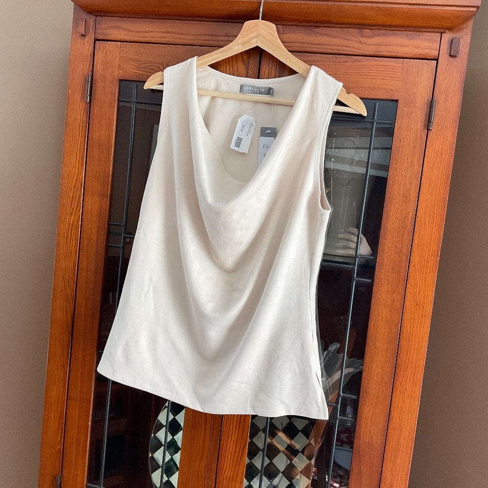 209wst38 Women’s Top